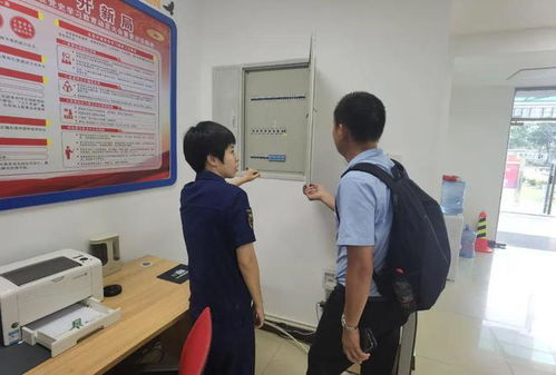 上門(mén)指導(dǎo)進(jìn)機(jī)關(guān) 高效服務(wù)獲點(diǎn)贊 金灣區(qū)消防救援大隊(duì)深入政府機(jī)關(guān)單位開(kāi)展 上門(mén)式 消防安全檢查指導(dǎo)